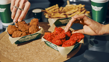 Boneless-Wings-Lifestyle-Image