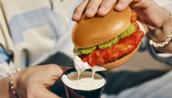 Mango-Habanero-Chicken-Sandwich-Lifestyle-Image