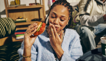 OG-Hot-Chicken-Sandwich-Lifestyle-Image